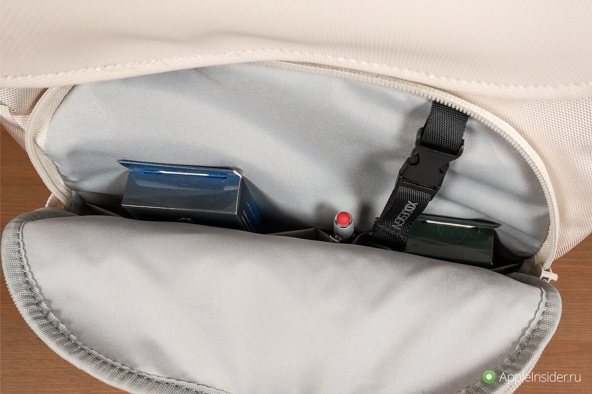 Обзор рюкзака XD Design Bobby Soft Daypack. Внешний карман тоже имеет маленькие кармашки внутри. Обзор рюкзака XD Design Bobby Soft Daypack. Внешний карман тоже имеет маленькие кармашки внутри. Фото.