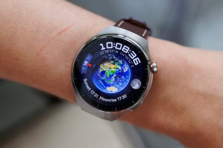 Huawei Watch 4 Pro — умные часы Huawei. Циферблаты у Huawei одни из самых интересных. Изображение: tech.onliner.by. Фото.