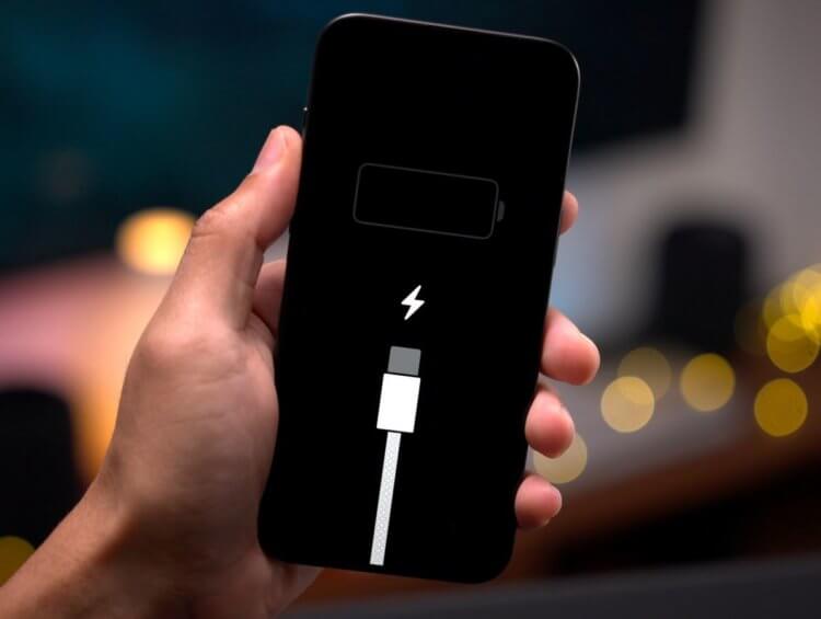 Сколько держит заряд батарея Айфона с iOS 18.1 и стоит ли его обновлять. Фото.