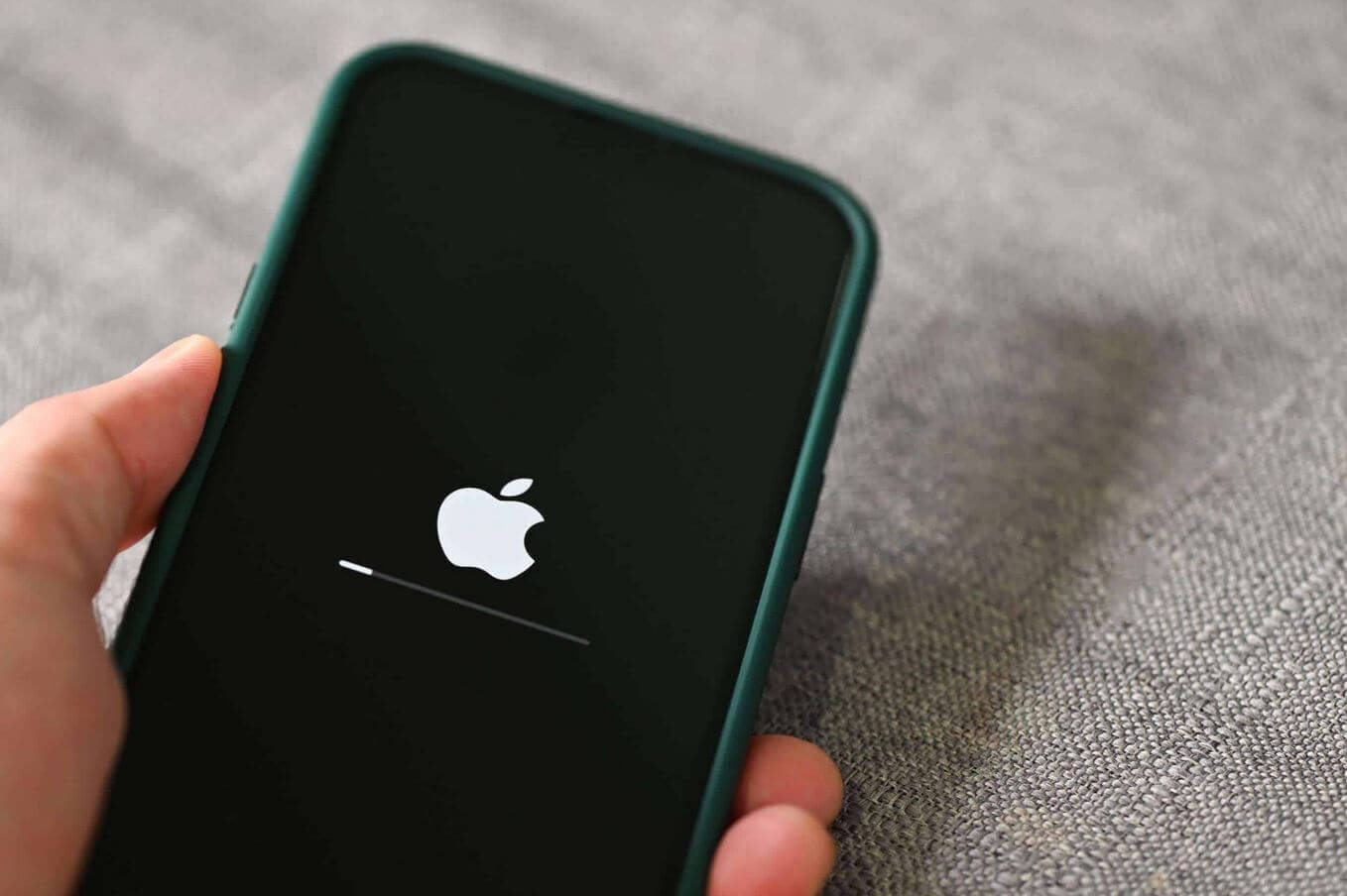 Стоит ли устанавливать iOS 18.1.1. Обязательно обновите Айфон, чтобы защитить его от взлома. Фото: repairspotter.com. Стоит ли устанавливать iOS 18.1.1. Обязательно обновите Айфон, чтобы защитить его от взлома. Фото: repairspotter.com. Фото.