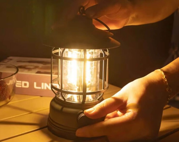 Туристический фонарь с USB-зарядкой. В наборе идет сразу два фонаря. Фото.