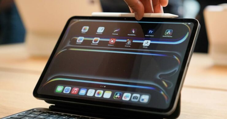 Стекло с нанотекстурой Apple. Нанопокрытие только на дисплее, а рамки остались глянцевыми. Изображение: inverse.com. Фото.