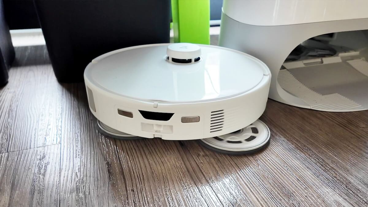 Камера в роботе-пылесосе. Робот-пылесос легко наведет чистоту вплотную к стенам и препятствиям. Изображение: chip.de. Фото.