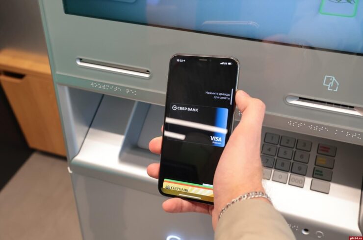 Сбербанк запустит свой аналог Apple Pay для iPhone, работающий по Bluetooth, в 2025 году. Платить Айфоном скоро можно будет и по блютуз, благодаря новому сервису от Сбербанка. Фото: ПЛН. Сбербанк запустит свой аналог Apple Pay для iPhone, работающий по Bluetooth, в 2025 году. Платить Айфоном скоро можно будет и по блютуз, благодаря новому сервису от Сбербанка. Фото: ПЛН. Фото.
