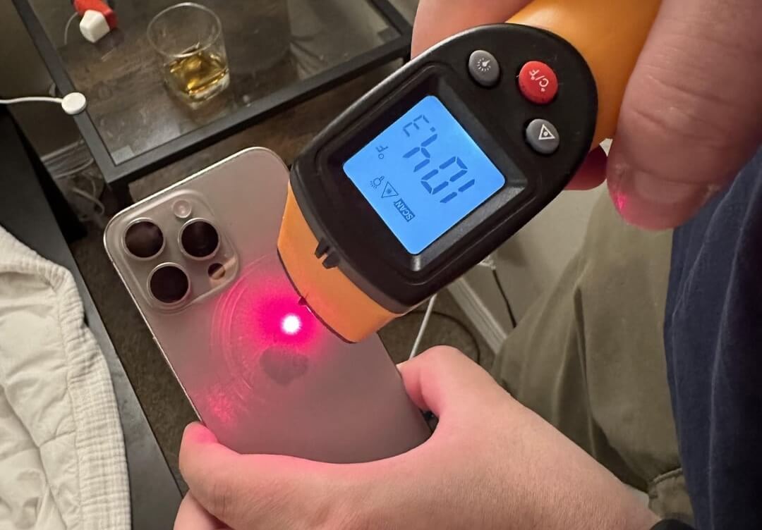 iPhone 15 Pro и 15 Pro Max греются и тормозят? Виноват ИИ от Apple. Фото.