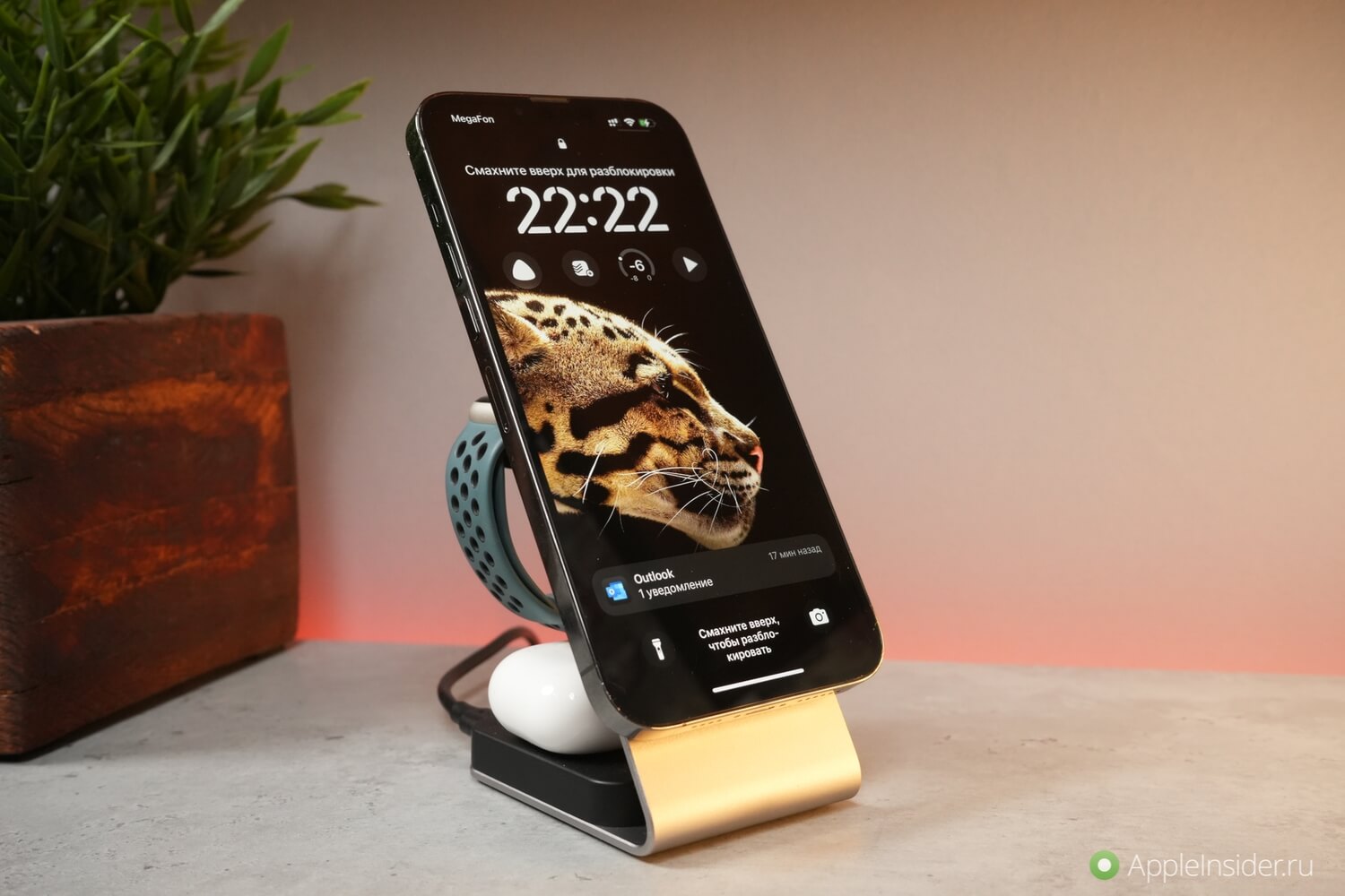 Нашел отличную беспроводную зарядку для фанатов iPhone. Обзор uBear Level Pro. Фото.