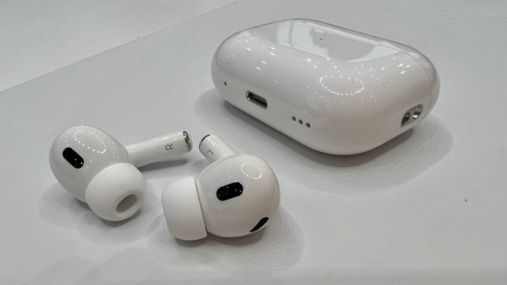 Беспроводные наушники AirPods. AirPods Pro 2 одни из лучших беспроводных наушников. Изображение: cnet.com. Беспроводные наушники AirPods. AirPods Pro 2 одни из лучших беспроводных наушников. Изображение: cnet.com. Фото.