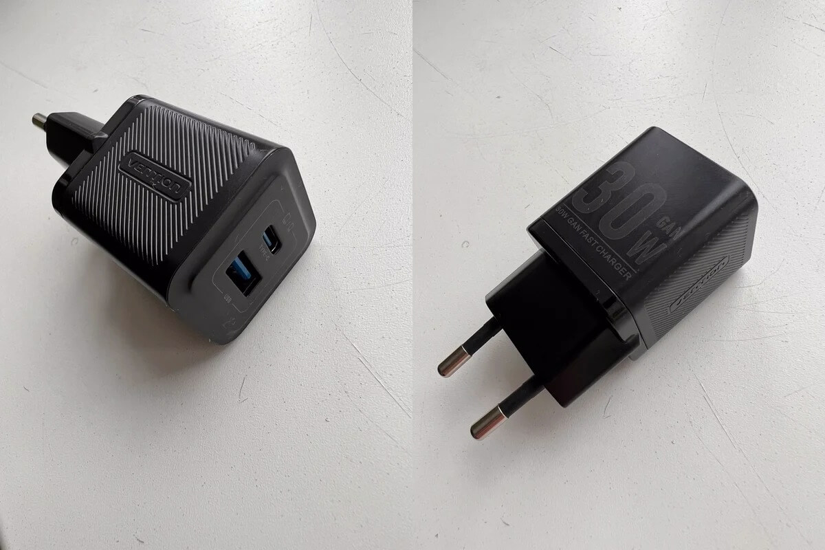 Зарядное устройство для Айфона. Блок питания позволит заряжать одновременно два устройства. Фото.