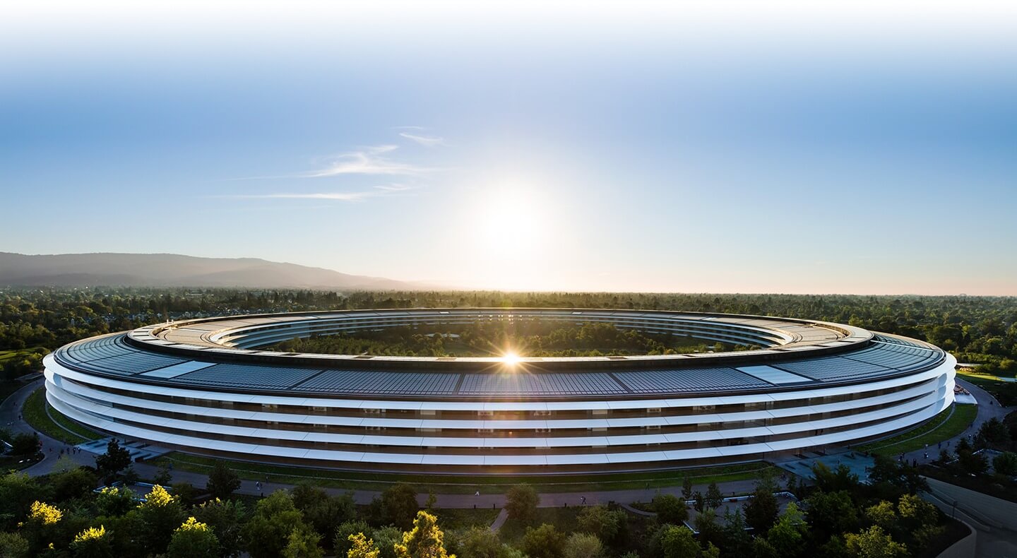 Иск против Apple 2024. На Apple подали иск за слежку и ограничения. Изображение: macrumors.com. Фото.