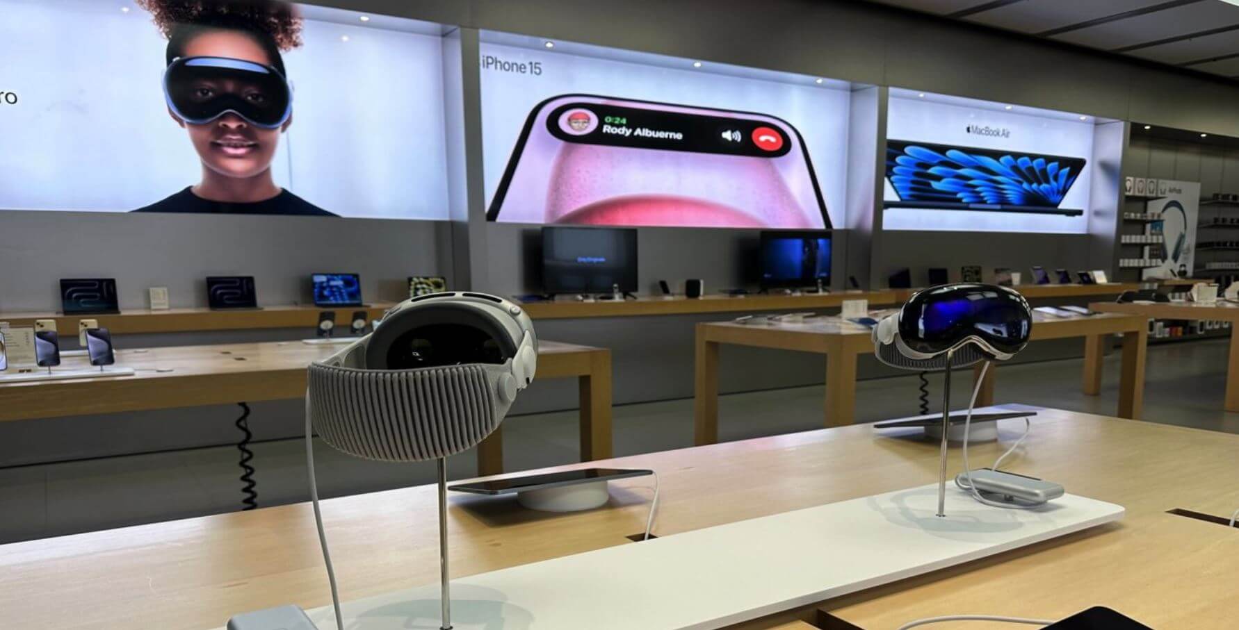 Цена Apple Vision Pro в России. Хайп вокруг Apple Visoon Pro исчез, и цены на гарнитуру поползли вниз. Фото: appleinsider.com. Цена Apple Vision Pro в России. Хайп вокруг Apple Visoon Pro исчез, и цены на гарнитуру поползли вниз. Фото: appleinsider.com. Фото.