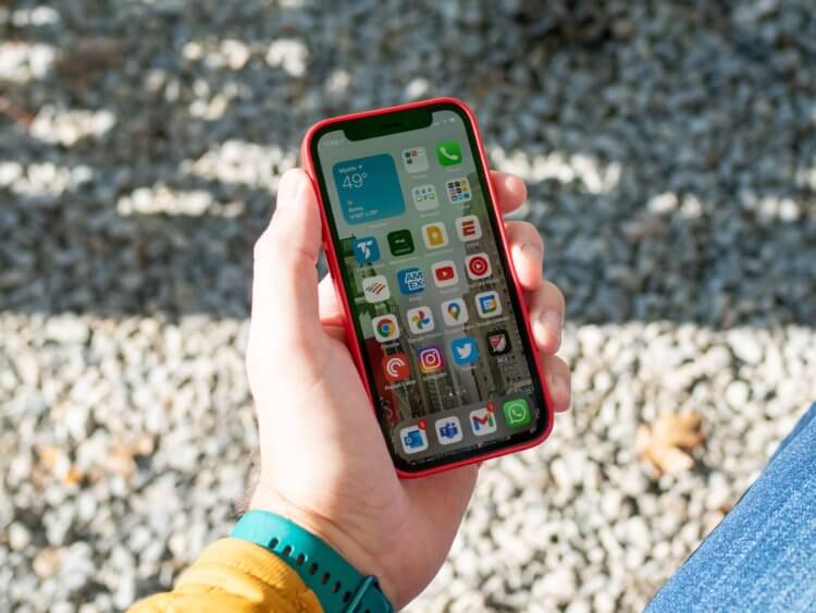 Стоит ли покупать iPhone mini в качестве новогоднего подарка. Фото.