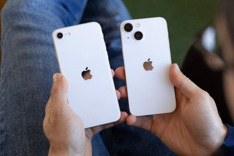 Маленький Айфон. iPhone SE 3 имеет меньший экран, но при этом корпус у него больше, чем у iPhone mini. Изображение: phonearena.com. Маленький Айфон. iPhone SE 3 имеет меньший экран, но при этом корпус у него больше, чем у iPhone mini. Изображение: phonearena.com. Фото.