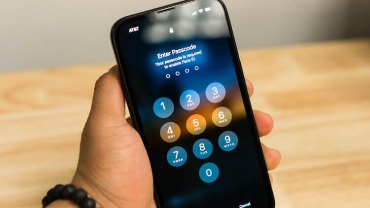 Apple не знает, как защитить iPhone даже на iOS 18. Их по-прежнему можно взломать. Фото.