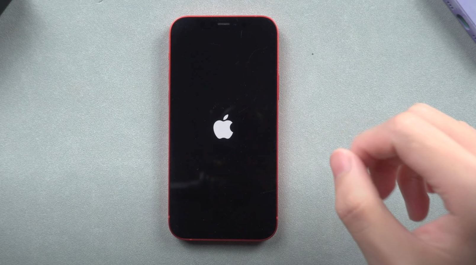 Как продлить срок службы батареи Айфона. Разряженный iPhone может долго не включаться, но это нормально. Фото: appleinsider.com. Фото.