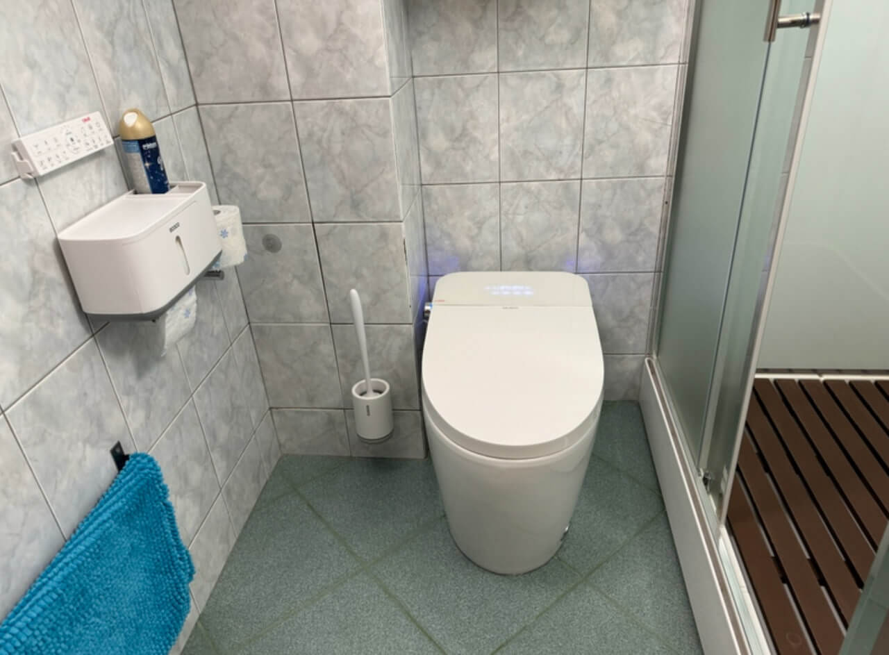 Умный унитаз как в Японии. Добраться до Японии сейчас непросто. Но можно купить вот такой классный унитаз. Фото.