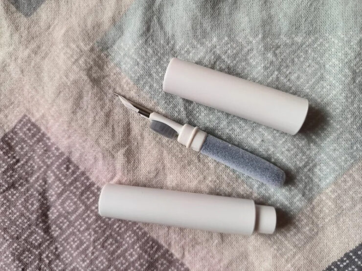 Набор для чистки наушников. Небольшой набор позволит привести наушники в порядок. Набор для чистки наушников. Небольшой набор позволит привести наушники в порядок. Фото.