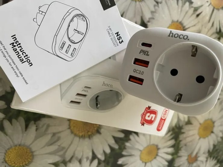 Зарядка для телефона с розеткой. Здесь вам и розетка, и зарядка. Зарядка для телефона с розеткой. Здесь вам и розетка, и зарядка. Фото.