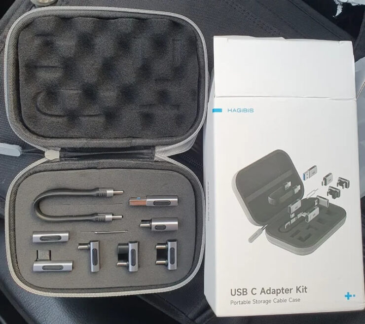 Переходники для разъемов компьютера и смартфона. Целый набор адаптеров и переходников. Переходники для разъемов компьютера и смартфона. Целый набор адаптеров и переходников. Фото.