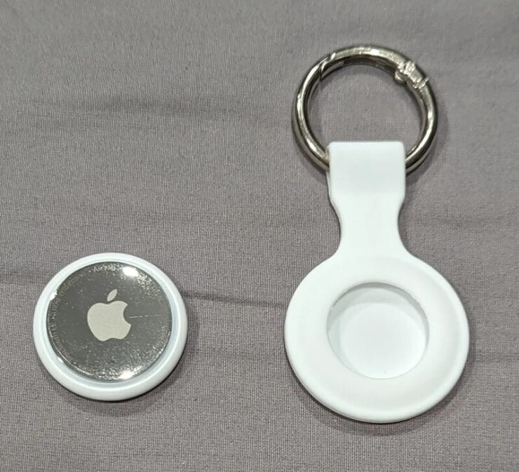 Брелок для AirTag. Продавец предлагает на выбор большое количество цветов. Брелок для AirTag. Продавец предлагает на выбор большое количество цветов. Фото.