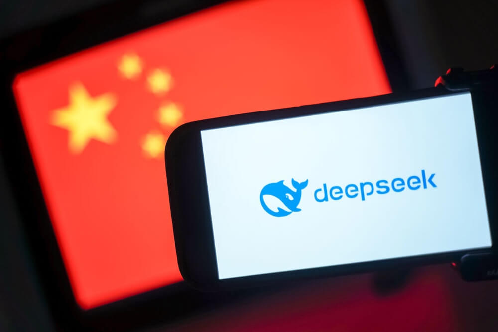 Почему все говорят о DeepSeek. DeepSeek создал вокруг себя шумиху. Фото.