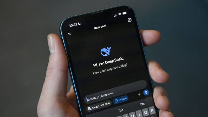 Как китайская нейросеть DeepSeek обвалила рынок США и заставила людей отказаться от ChatGPT. Как китайская нейросеть DeepSeek обвалила рынок США и заставила людей отказаться от ChatGPT. Фото.