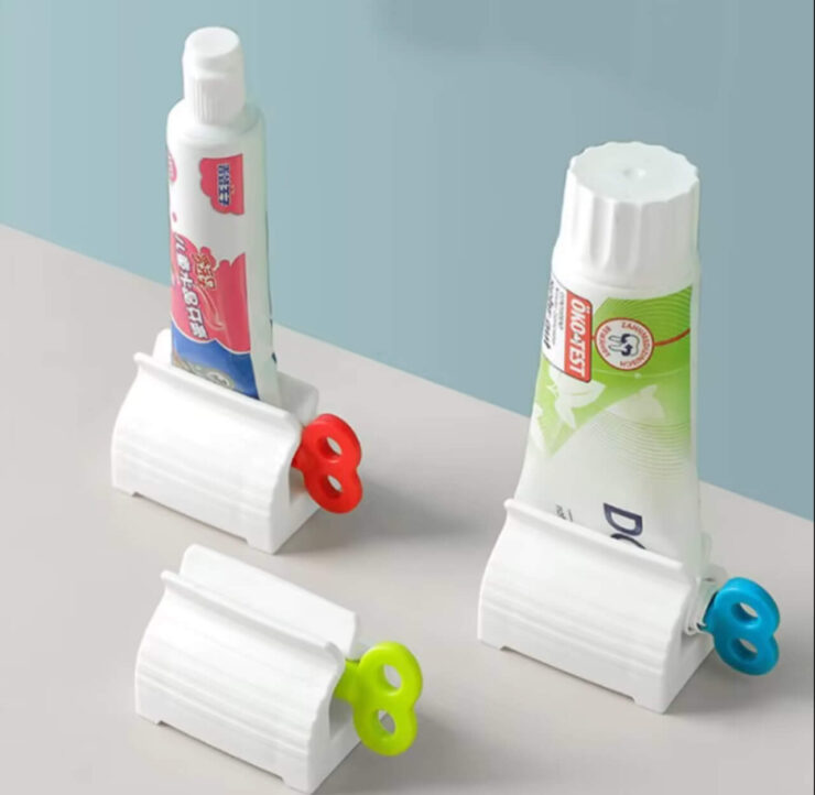 Дозатор зубной пасты. Благодаря этой штуке можно выдавить вообще всю пасту без остатка. Дозатор зубной пасты. Благодаря этой штуке можно выдавить вообще всю пасту без остатка. Фото.