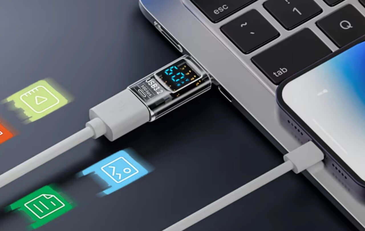 USB-адаптер с дисплеем. Такой переходник удобен и практичен. Фото.