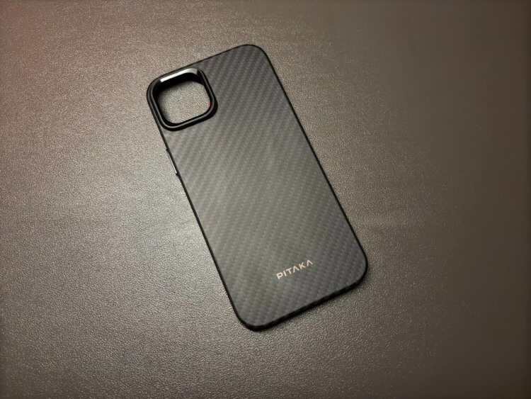 Купил чехол Pitaka для iPhone и наконец понял, почему его так любят. Стоит ли он своих денег. Фото.