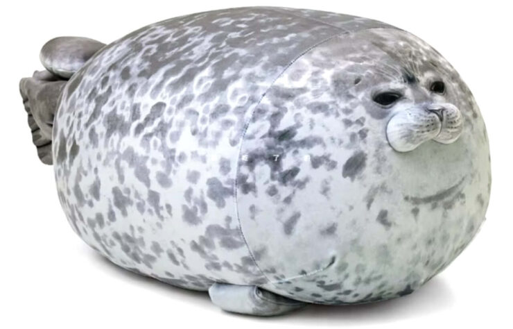 Плюшевый тюлень-подушка. Это отличный антистресс и подушка. Плюшевый тюлень-подушка. Это отличный антистресс и подушка. Фото.