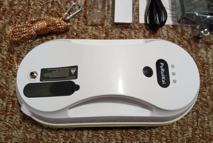 Робот-мойщик окон с АлиЭкспресс. Этот мойщик сам разбрызгивает моющее средство. Робот-мойщик окон с АлиЭкспресс. Этот мойщик сам разбрызгивает моющее средство. Фото.