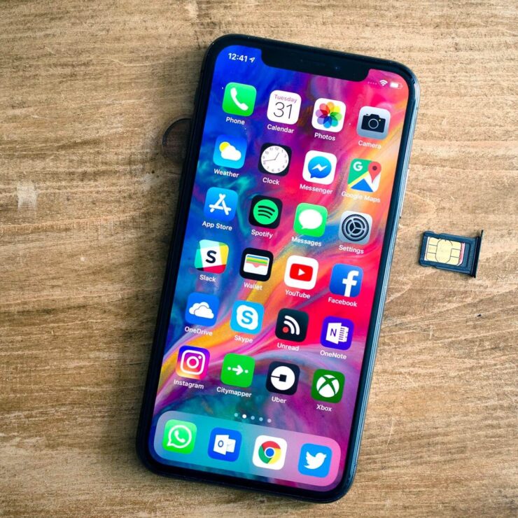 Что лучше SIM или eSIM. При наличии обычной SIM-карты смена смартфона проходит намного проще. Изображение: ixbt.com. Фото.