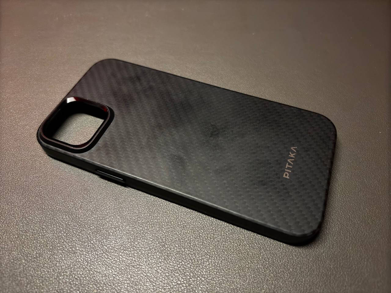 Какой чехол купить для iPhone. К сожалению, чехол со временем собирает отпечатки и его приходится протирать. Какой чехол купить для iPhone. К сожалению, чехол со временем собирает отпечатки и его приходится протирать. Фото.