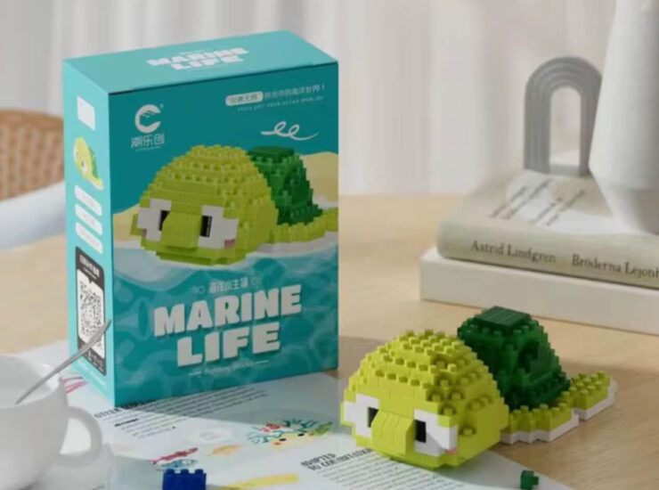 Пиксельная черепашка-конструктор. В продаже есть множество других игрушек. Пиксельная черепашка-конструктор. В продаже есть множество других игрушек. Фото.