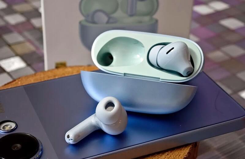 Redmi Buds 5 Pro — беспроводные наушники Xiaomi. Не забывайте и про наушники Redmi. Изображение: tehnobzor.ru. Фото.