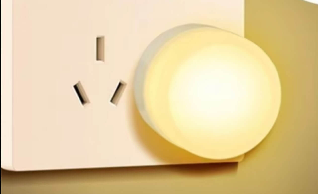 Миниатюрные USB-ночники. Моя дочка пользовалась таким ночником, когда привыкала спать у себя в комнате одна. Фото.