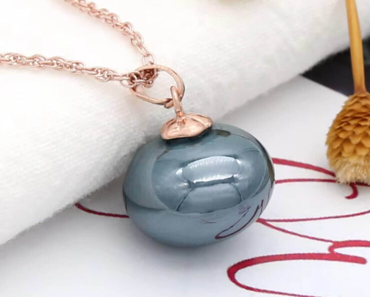 Кулон на цепочке на 8 марта. Простенько, но со вкусом и недорого. Фото.