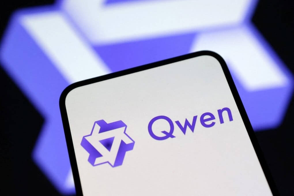 Apple Intelligence на китайских Айфонах. На iPhone появится нейросеть Qwen. Изображение: scmp.com. Фото.