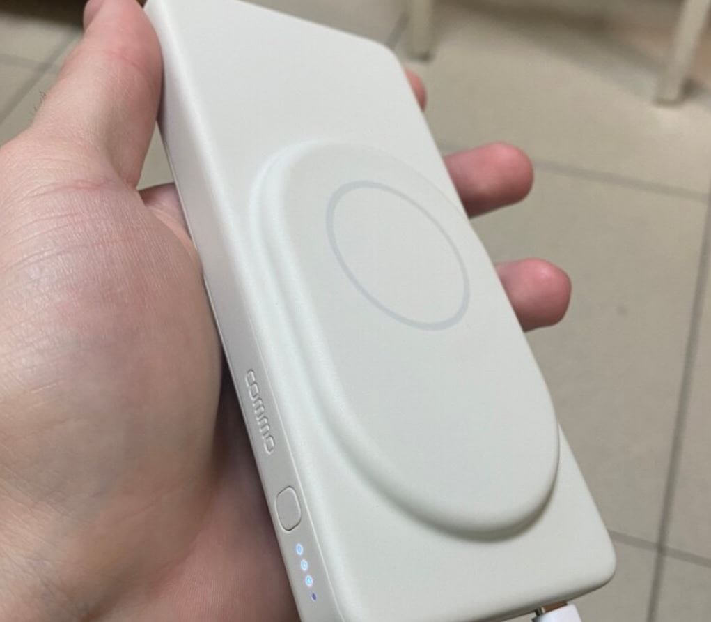 Недорогой повербанк для iPhone с беспроводной зарядкой. Повербанк Commo практичен, ведь зарядить от него Айфон можно даже без провода! Недорогой повербанк для iPhone с беспроводной зарядкой. Повербанк Commo практичен, ведь зарядить от него Айфон можно даже без провода! Фото.