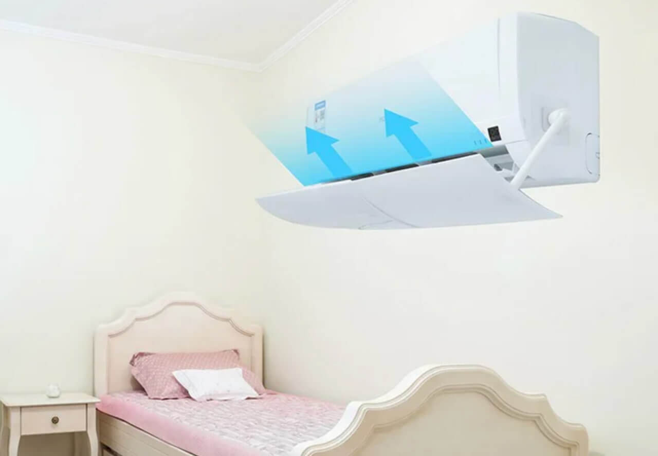 Дефлектор для кондиционера. Эта штука легко направит поток воздуха в потолок. Фото.