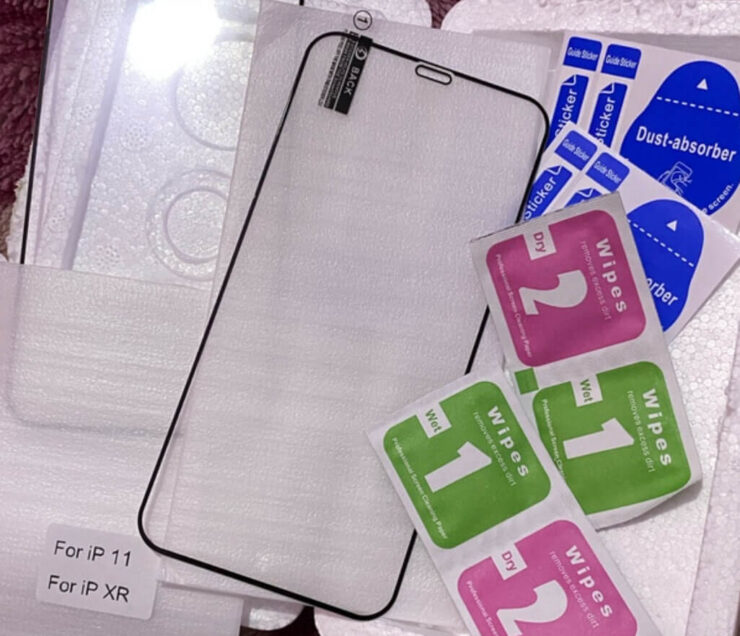 Защитное стекло для iPhone. Лучше пусть разобьется защитное стекло, чем экран. Защитное стекло для iPhone. Лучше пусть разобьется защитное стекло, чем экран. Фото.