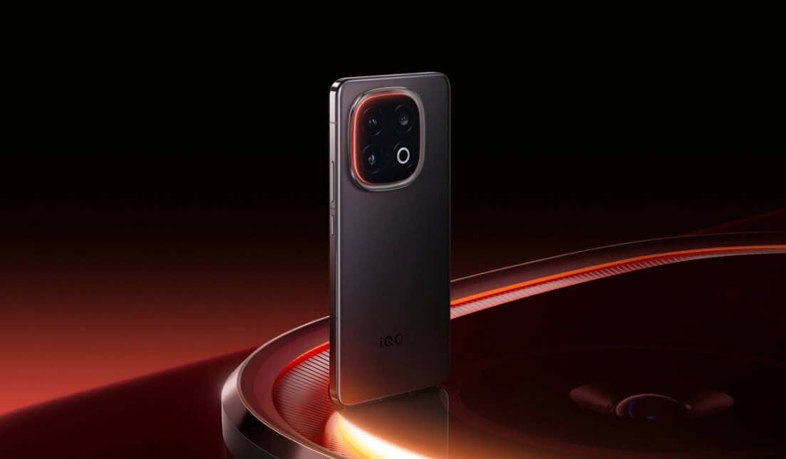 iQOO 13 с большим запасом памяти. Мощный смартфон со звериным оскалом. Фото.