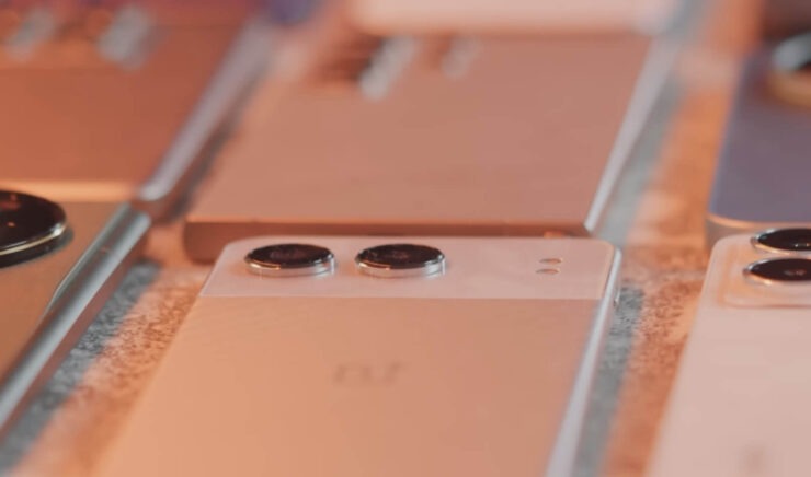 Забываем про iPhone 16 и берем царский Android. Фото: Mrwhosetheboss. Фото.