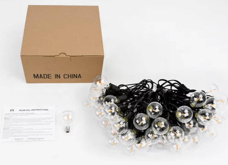 Гирлянда светодиодная 30 м. Такой гирляндой можно украсить квартиру или входную дверь. Фото.