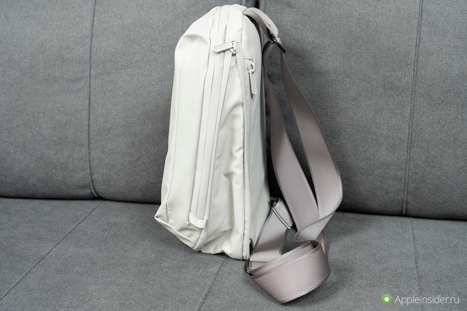 Обзор рюкзака XD Design Urban Sling. Ремень можно отстегнуть и убрать в специальный карман. Обзор рюкзака XD Design Urban Sling. Ремень можно отстегнуть и убрать в специальный карман. Фото.