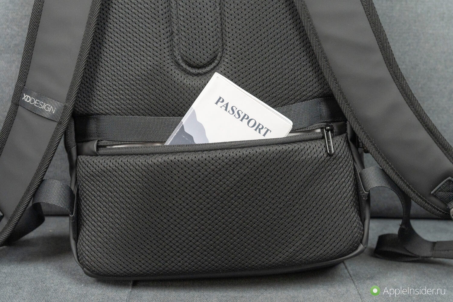 Обзор рюкзака XD Design Urban Flap-top. Кармашек на задней стенке. Обзор рюкзака XD Design Urban Flap-top. Кармашек на задней стенке. Фото.