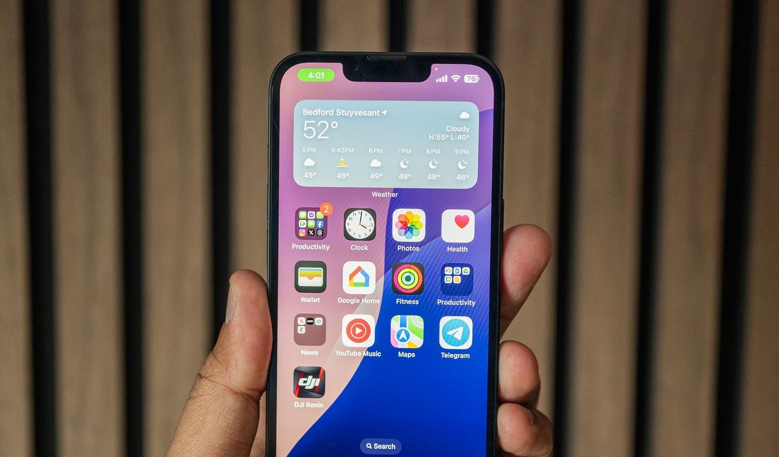 Яркость экрана iPhone 16e. iPhone 16e имеет низкую яркость экрана по сравнению с iPhone 15 и iPhone 16. Фото: wired.com. Яркость экрана iPhone 16e. iPhone 16e имеет низкую яркость экрана по сравнению с iPhone 15 и iPhone 16. Фото: wired.com. Фото.