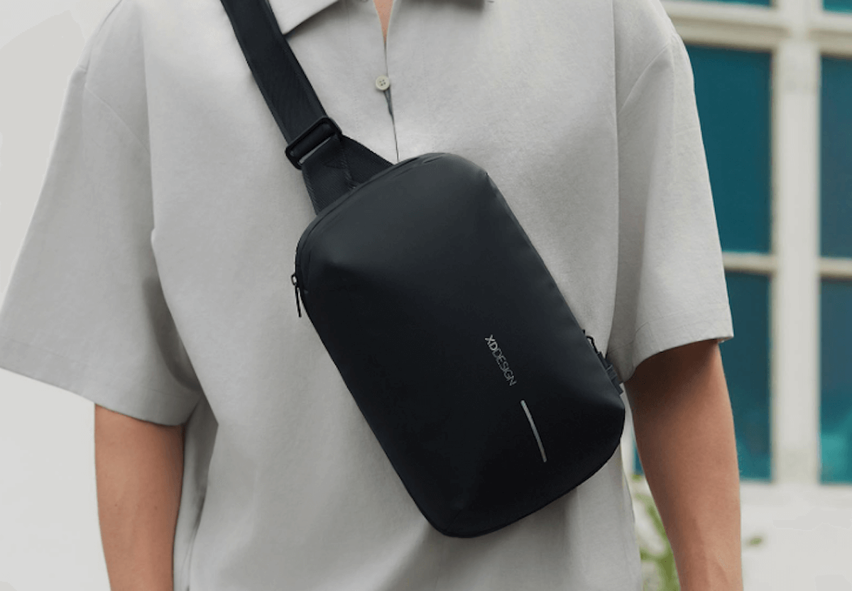 Обзор рюкзака XD Design Urban Sling. Вариант ношения спереди, по диагонали. Обзор рюкзака XD Design Urban Sling. Вариант ношения спереди, по диагонали. Фото.