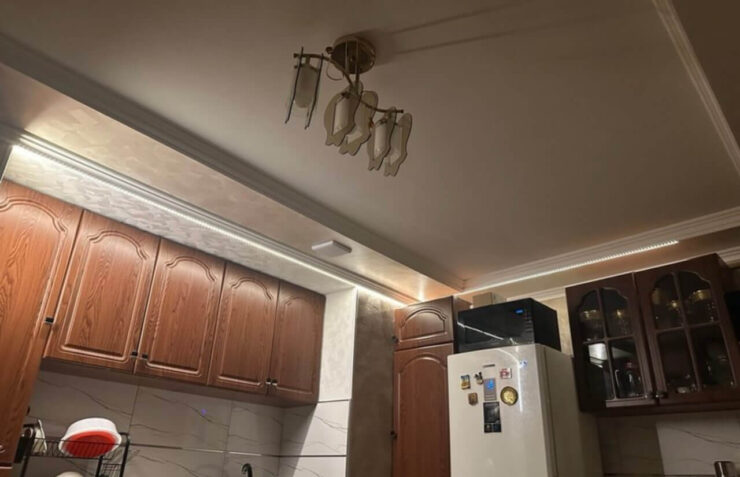 Умная подсветка с датчиком движения. Подсветка будет включаться сама, когда вы окажетесь на кухне. Умная подсветка с датчиком движения. Подсветка будет включаться сама, когда вы окажетесь на кухне. Фото.