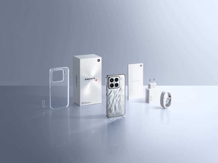 Стоит ли покупать Xiaomi 15. В комплекте с Xiaomi 15 идет все самое необходимое. Фото.