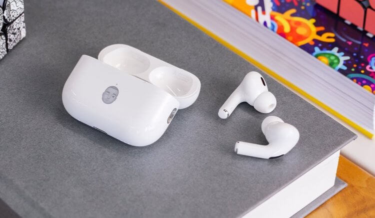 Apple AirPods получат функцию синхронного перевода. Владельцы Android пользуются ею уже 8 лет. AirPods сотрут языковые барьеры. Иллюстрация: Marques Brownlee. Apple AirPods получат функцию синхронного перевода. Владельцы Android пользуются ею уже 8 лет. AirPods сотрут языковые барьеры. Иллюстрация: Marques Brownlee. Фото.